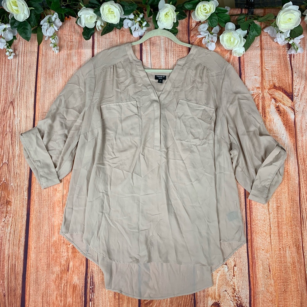Torrid Harper Sheer Cuffed Sleeve Blouse 1467JO2